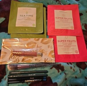 earth to skin Sheet Mask Bundle + Ceayon Gloss & Eyeliners